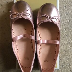 Gorgeous Rose Gold!! Girls Flat Shoes. Size 13. H&M.